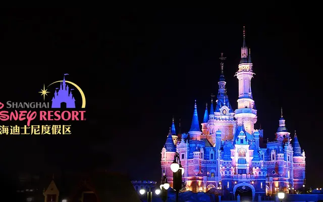 Shanghai Disneyland Resort Custom Chinese Typography specimen from MakeFont